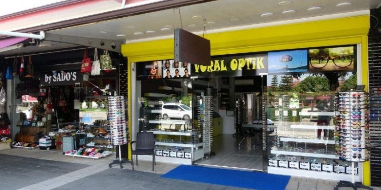 Ayakkabı mağazasına müşteri gibi girdi, 140 euro çaldı