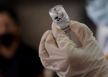 Aynı şırıngayla 30 öğrenciye Covid-19 aşısı yapıldı