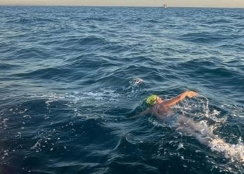 Aysu Türkoğlu, Manş Denizi'ni 16 saat 28 dakikada geçerek rekor kırdı