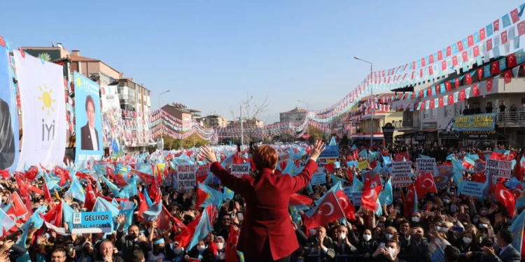 İYİ Parti İzmir’de Oylarını Nasıl Arttırdı?