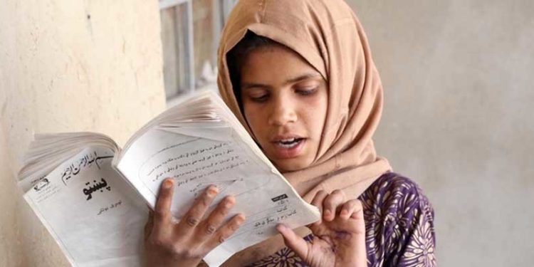 BM: Afganistan'da 1,2 milyon kız, ortaokul öğrenimini sürdüremiyor