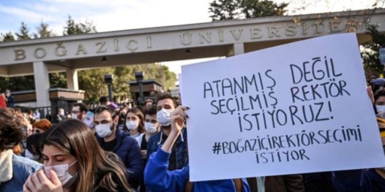 BOÜN rektörlük özel kalem müdürü: Kapıları kilitleyen bizim görevlilerimizdi, öğrenciler bir şey yapmadı