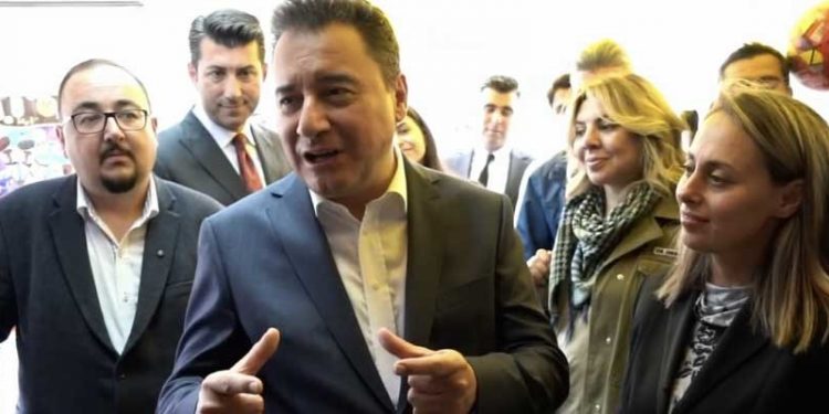 Babacan'dan "6'lı masadan ayrılın sizi iktidara getirelim" diyen vatandaşa: 6 parti birleşip tek parti olmadı