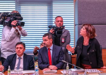 Basın, vekil dokunulmazlıkları toplantısında salondan çıkarıldı