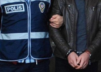 Başına sert bir cisimle vurularak öldürülen yaşlı adamın torunu tutuklandı