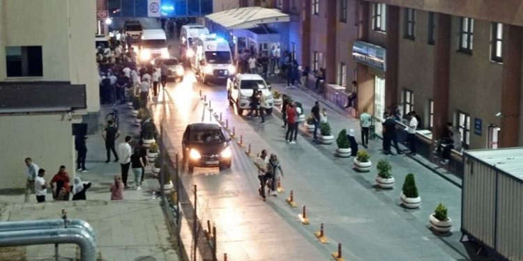 Batman’da 7 aile arasında kavga: 5’i ağır 54 yaralı