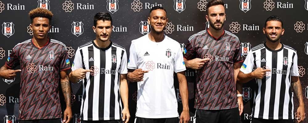 Beşiktaş'ta yeni sezon forma tanıtımı yapıldı