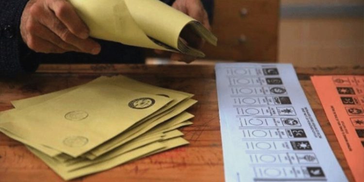 Beş kentte yapılan anket: AKP oylarında yüzde 10'un üzerinde erime