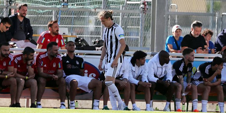 Beşiktaş'ta Serdar Saatçı kadro dışı bırakıldı