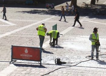 Beyazıt Meydanı'nda 'taşlar hatalı döşendi' iddiası