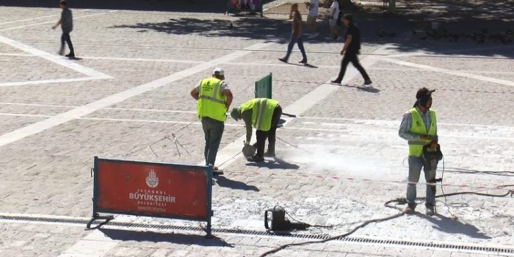 Beyazıt Meydanı'nda 'taşlar hatalı döşendi' iddiası