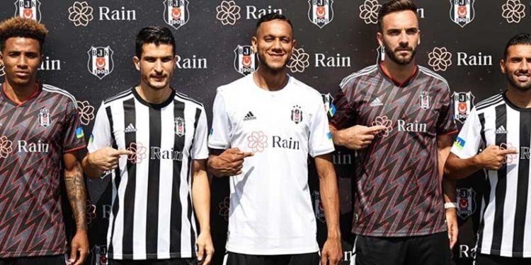 Beşiktaş'ta yeni sezon forma tanıtımı yapıldı
