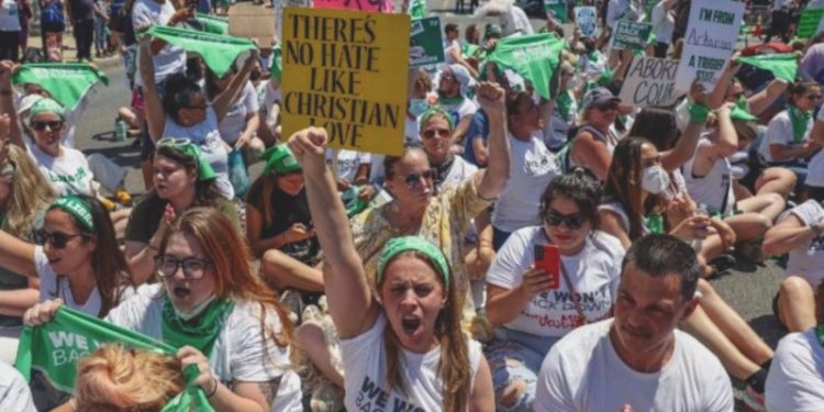 Biden: Kürtaj yaptırmak isteyen kadınlar korunacak