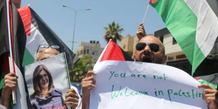 Biden'ı Filistin'e kısa ziyaretinde protestocular karşıladı