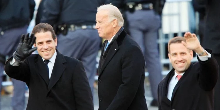 Biden’ın oğlu Hunter Biden’a ait olduğu iddia edilen telefon verileri internete sızdırıldı