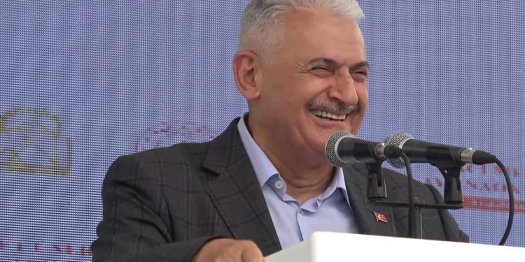 Binali Yıldırım: Yurt dışında sıkıntılar bizden fazla
