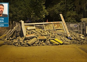 Bir barikat, bir şapka