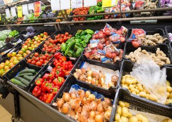 Bir yılda yüzde 100 ila 614 arasında zam geldi, patates, soğan, domates, limon lüks oldu