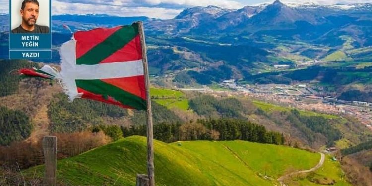 Bölücü bir masa...