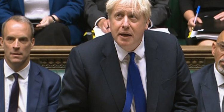 Boris Johnson parti liderliğinden istifa etti