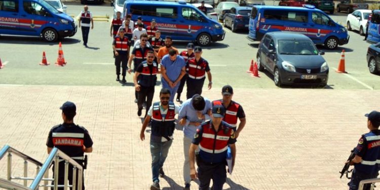 Borç-alacak cinayeti: Uyuşturduktan sonra silahla vurup üstüne asit dökmüşler