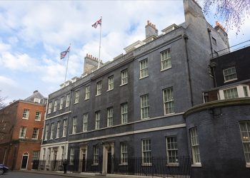 Britanya'da Muhafazakar Parti liderliği ve başbakanlık koltuğu için 8 aday yarışacak