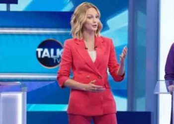 Britanya'da başbakan adayları canlı yayında tartışırken sunucu aniden bayıldı