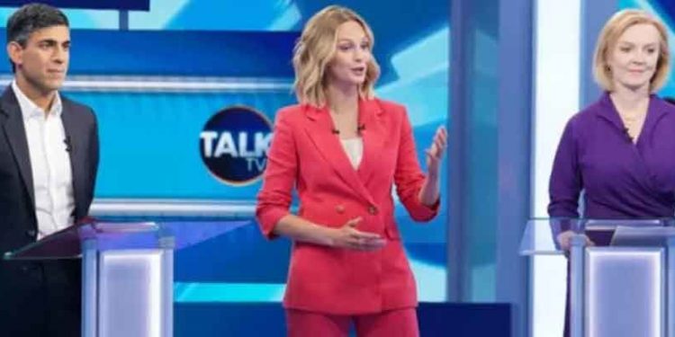 Britanya'da başbakan adayları canlı yayında tartışırken sunucu aniden bayıldı