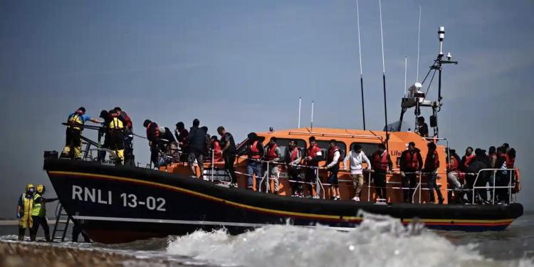 Britanya'da başbakanlık yarışındaki Sunak: Seçilirsem ülkeye kabul edilen sığınmacı sayısını sınırlandıracağım