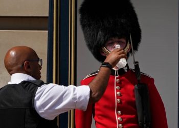 Britanya'da hava sıcaklığı bir günde iki kez rekor kırdı: 40 dereceyi geçti