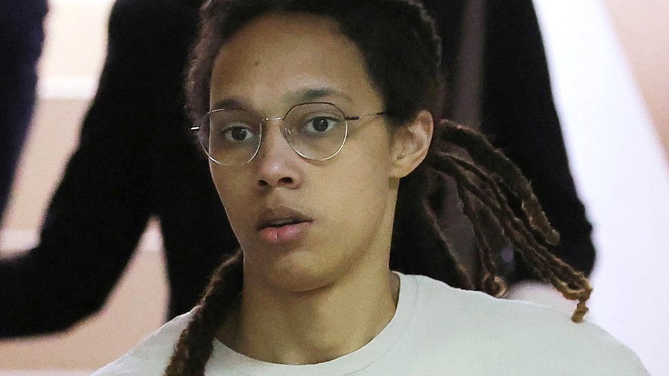 Brittney Griner: Rusya'da tutuklanan ABD'li basketbol yıldızı, uyuşturucu suçlamasıyla mahkemeye çıktı