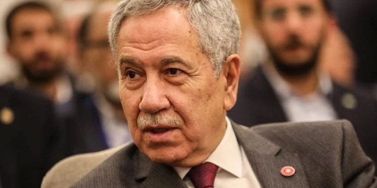 Bülent Arınç: Rektör seçimde kendi aleyhine çalışan akademisyeni KHK listesine koydu