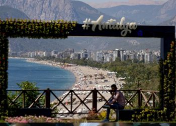 Büyük oteller: Doluyuz… Küçük oteller: Boşuz