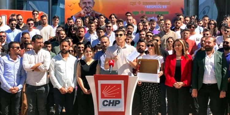 CHP Gençlik Kolları'ndan AKP'ye 'kargo paketi'