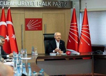 CHP'de her salı farklı ilde grup toplantısı yapma ve saha çalışmalarını arttırma kararı