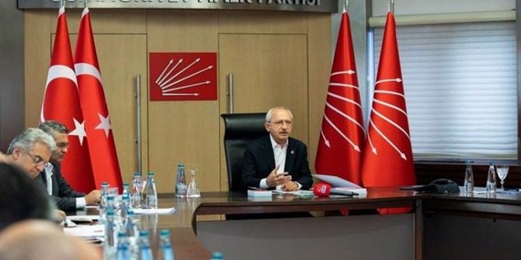 CHP'de her salı farklı ilde grup toplantısı yapma ve saha çalışmalarını arttırma kararı