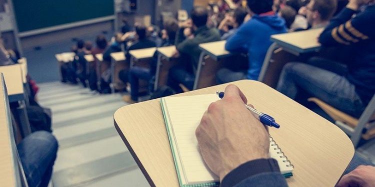 CHP'den üniversite harç zammına tepki: "Fatura gençlerimizden kesilmemeli"