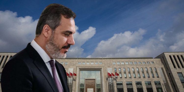 CHP’li Emre: Darbe ihbarı yapan binbaşıyı komisyon dinlemesin diye MİT personeli yapıldı