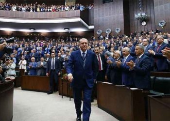 CHP'li Özgür Karabat: AKP paraya sıkıştı, arazi satışını hızlandırdı