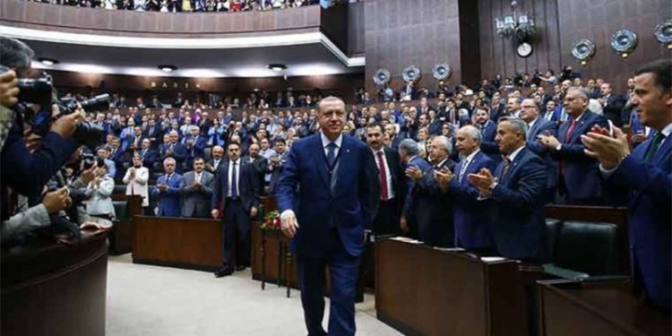 CHP'li Özgür Karabat: AKP paraya sıkıştı, arazi satışını hızlandırdı