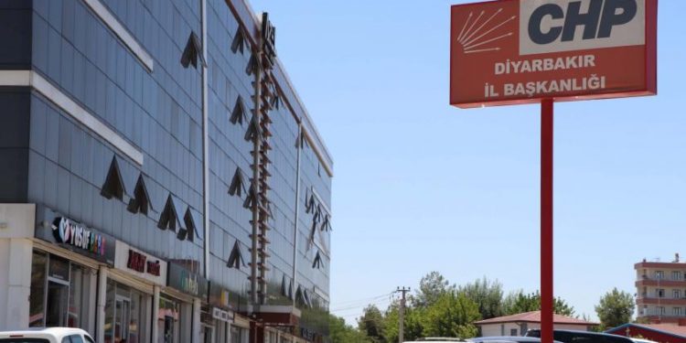 CHP’ye atanan kayyım parti binasına alınmadı