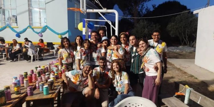 ÇYDD'li gençlerden örnek projeyle Bergama halkına destek