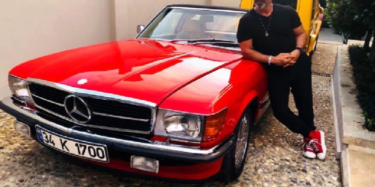 Cem Yılmaz Bodrum’da trafik kazası geçirdi