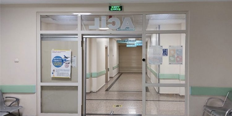 Çukurova Devlet Hastanesi Acil Servisi, 50 kişilik grup tarafından basıldı