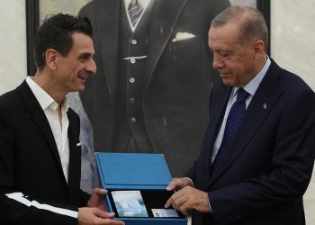 Cumhurbaşkanı Erdoğan'dan A Milli Kadın Voleybol Takımı Antrenörü Guidetti'ye süresiz çalışma ve ikamet hakkı