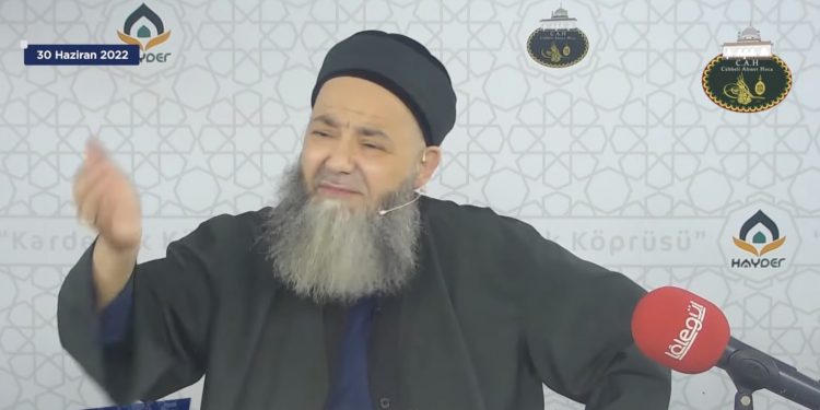 Cübbeli Ahmet: Bana cenazede su döktürmediler