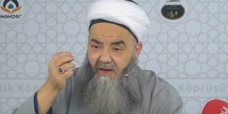 Cübbeli Ahmet'ten İsmailağa Cemaati'nin 'kadınlar cenazeye katılmasın' mesajına tepki