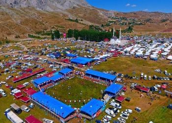 Davutoğlu, Alanya Belediyesi ve MHP teşkilatlarının 'ortak' etkinliğine istenmedi