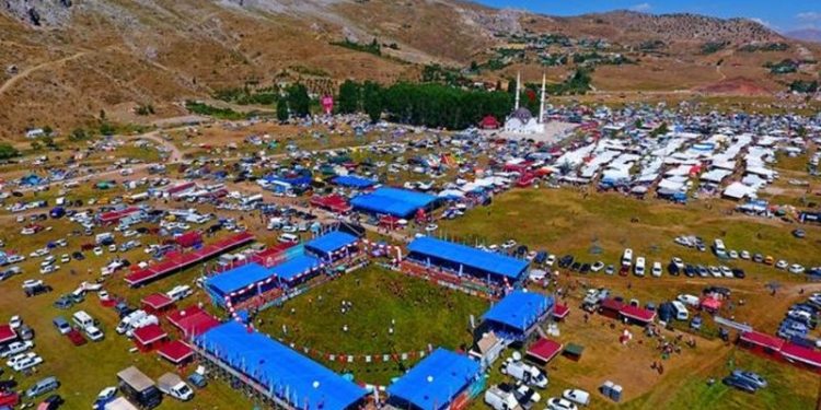 Davutoğlu, Alanya Belediyesi ve MHP teşkilatlarının 'ortak' etkinliğine istenmedi