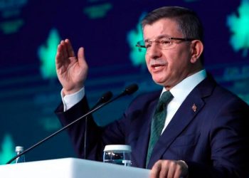 Davutoğlu: Dürüst kadrolar gitti, yolsuzlukları benimseyenler, cahiller geldi